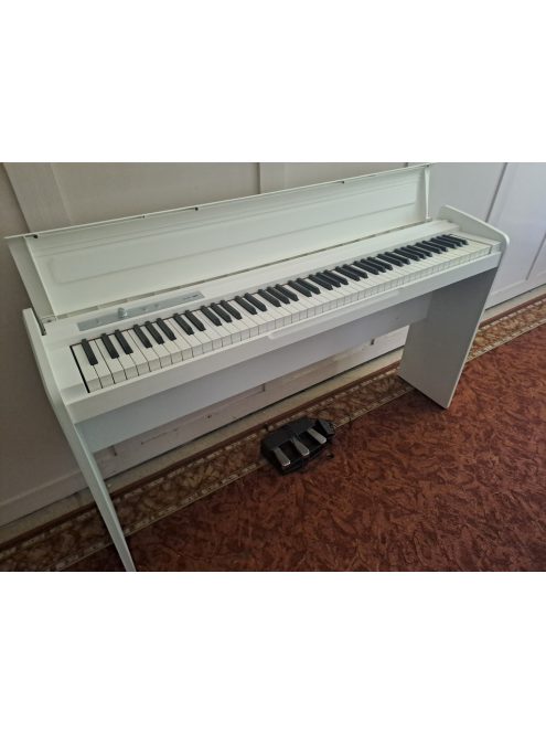 Korg LP180 - HASZNÁLT TERMÉK